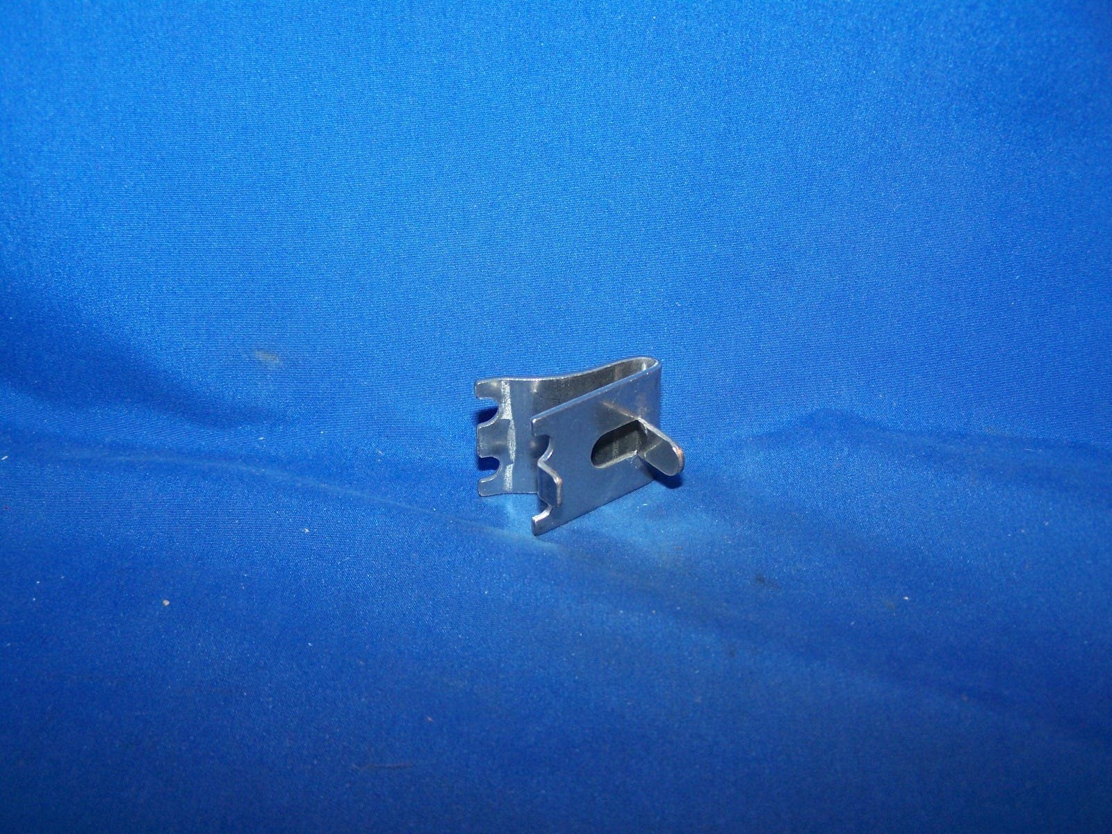 Frigidaire 216605300 Shelf support clips, sold as singles