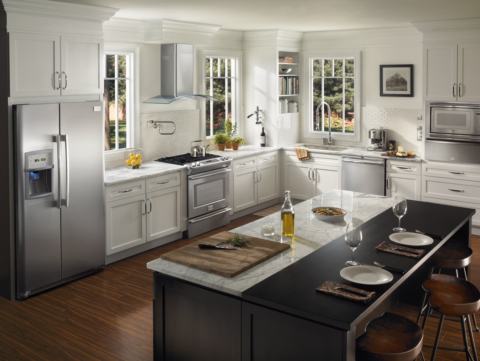 Frigidaire Professional FPMO209KF 2.0 cu. ft. Countertop Microwave Oven