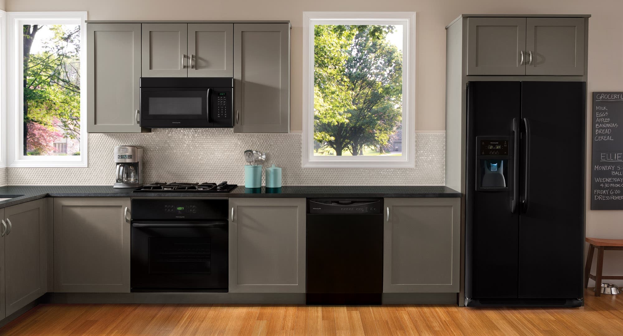 Frigidaire FFMV152CLB Black