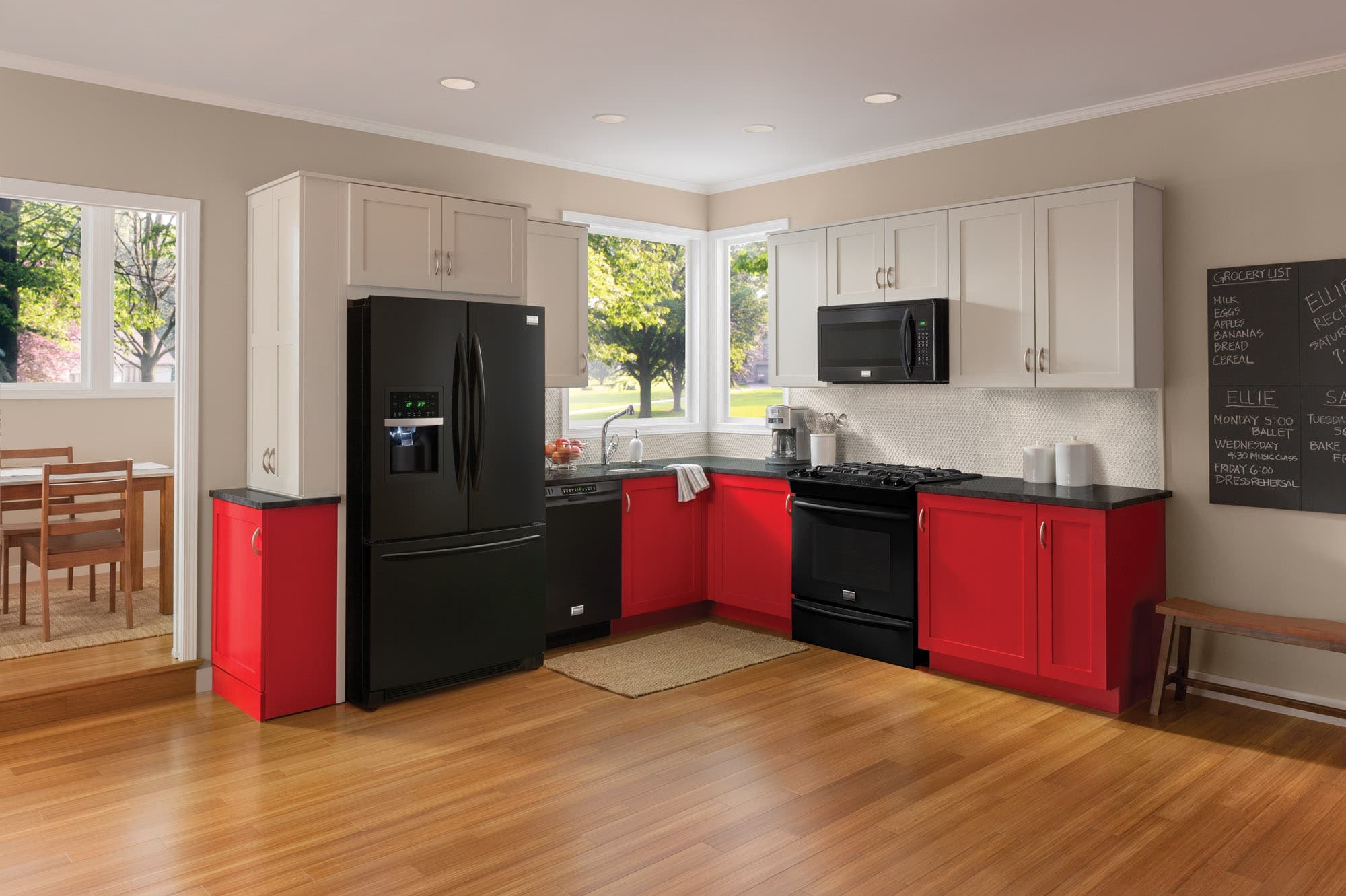 Frigidaire FGMV205KB Black