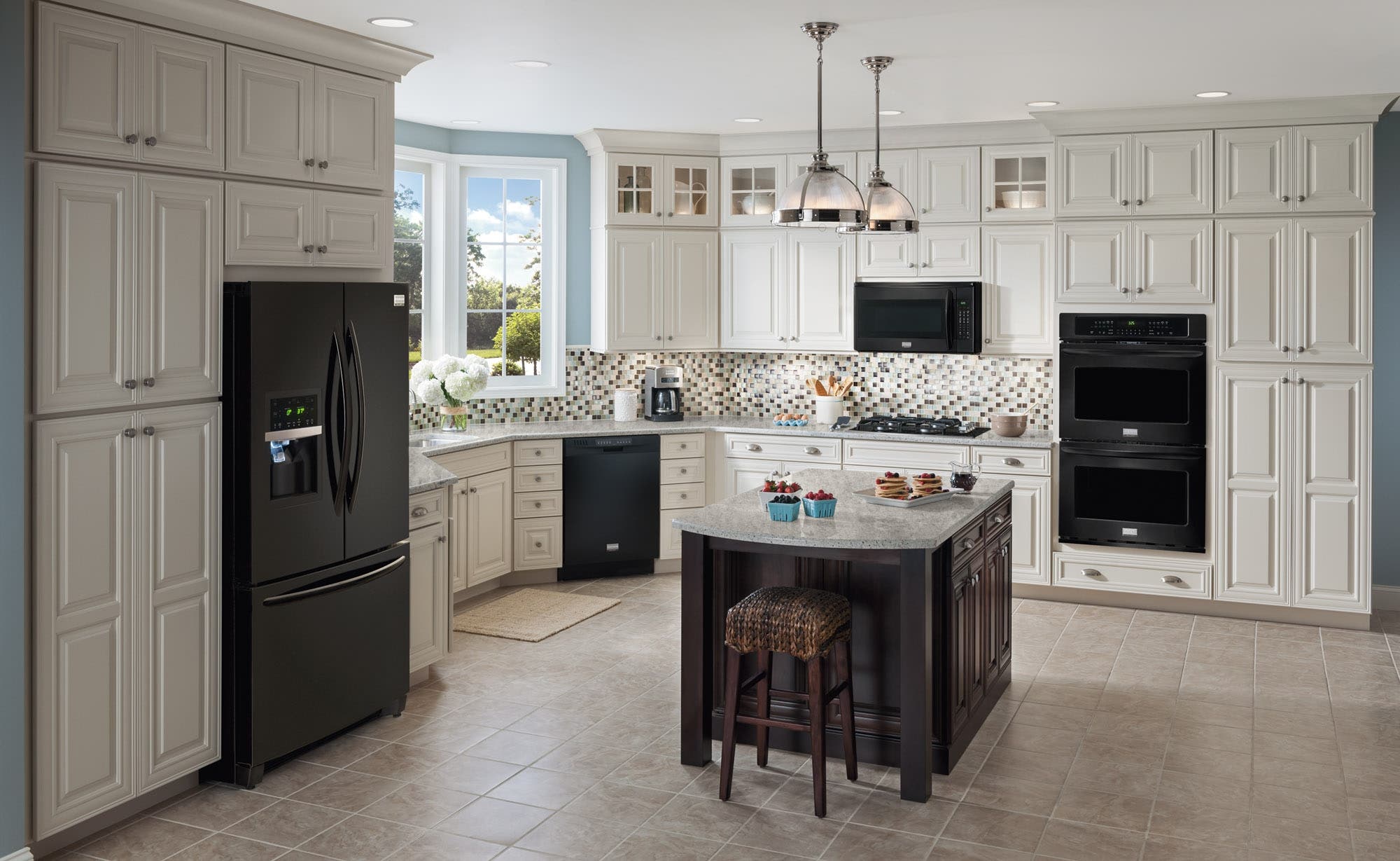 Frigidaire FGMV205KB Black