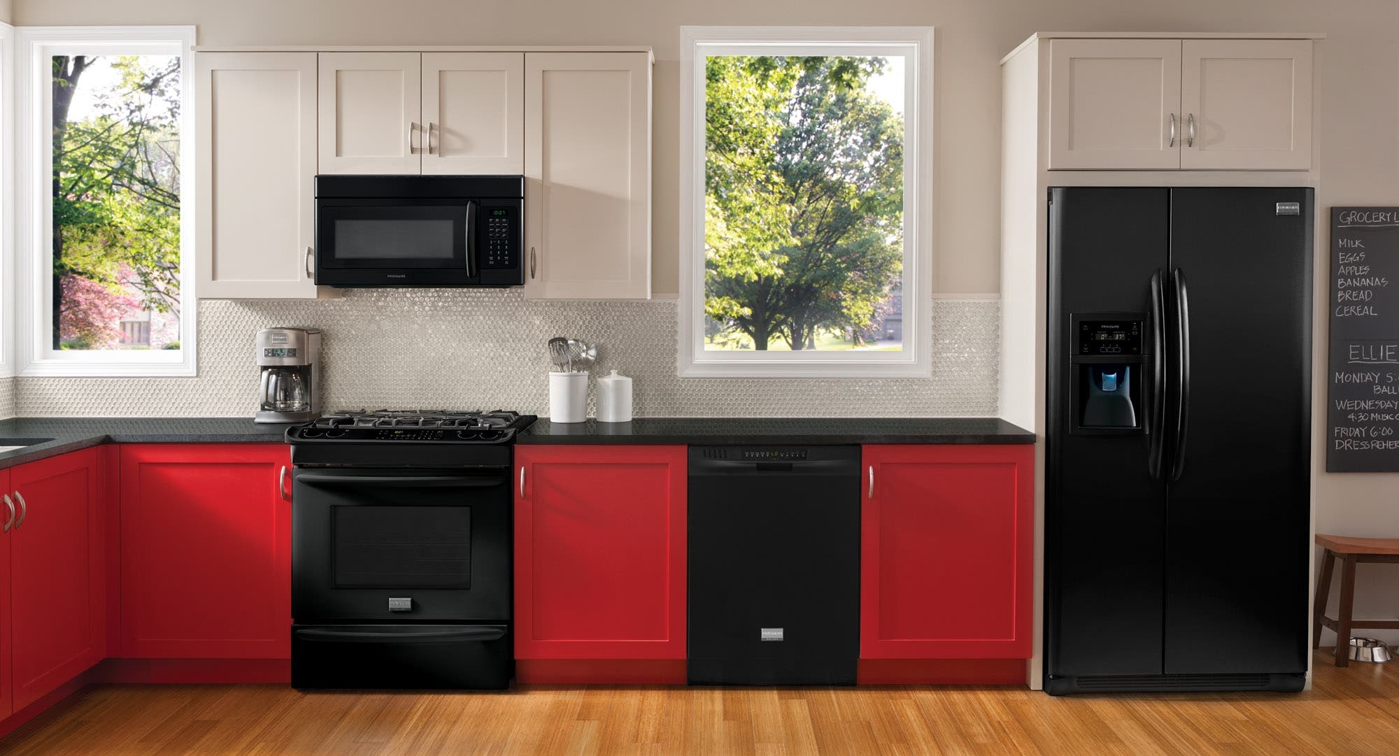 Frigidaire FGMV153CLB Black
