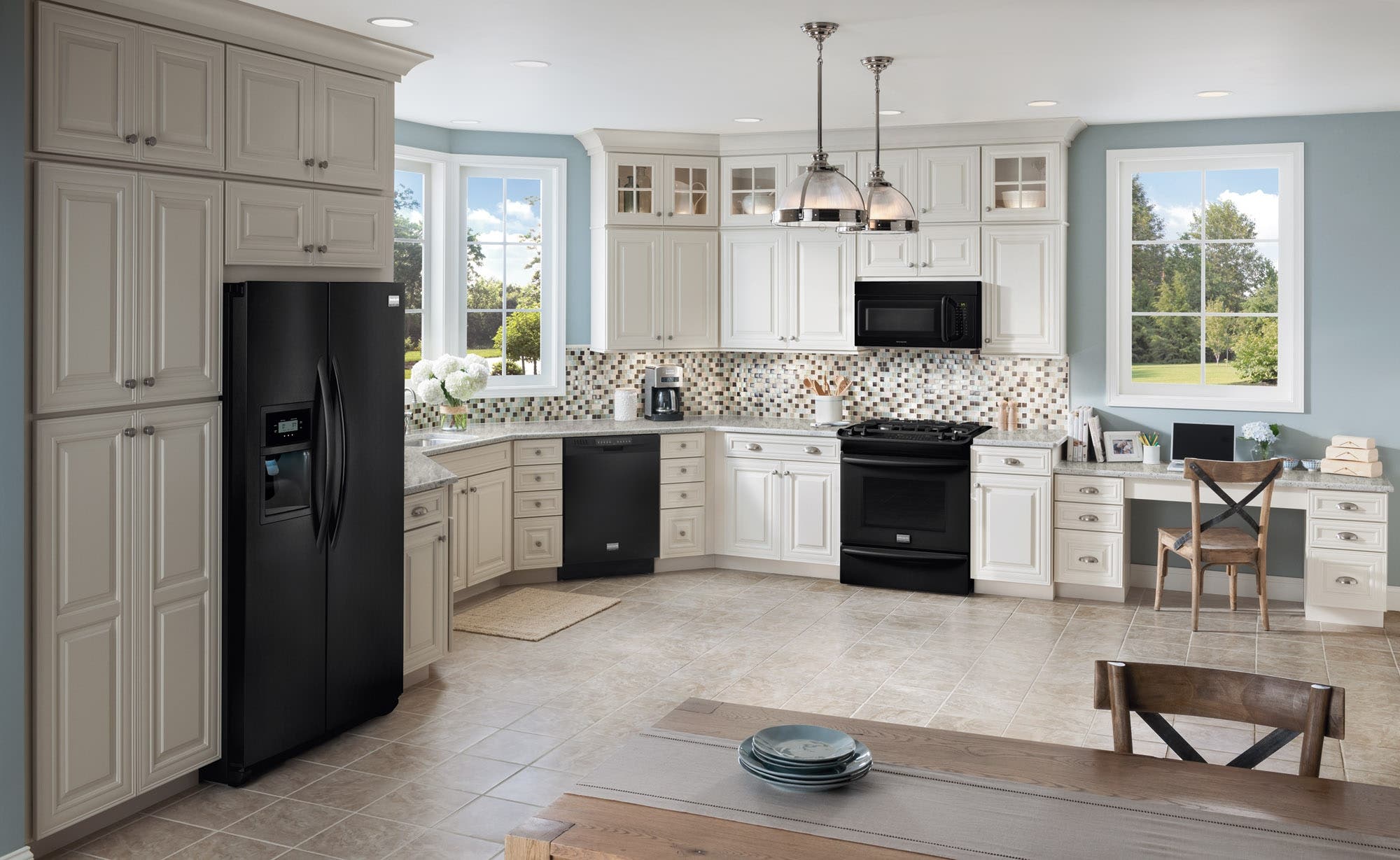 Frigidaire FGMV153CLB Black