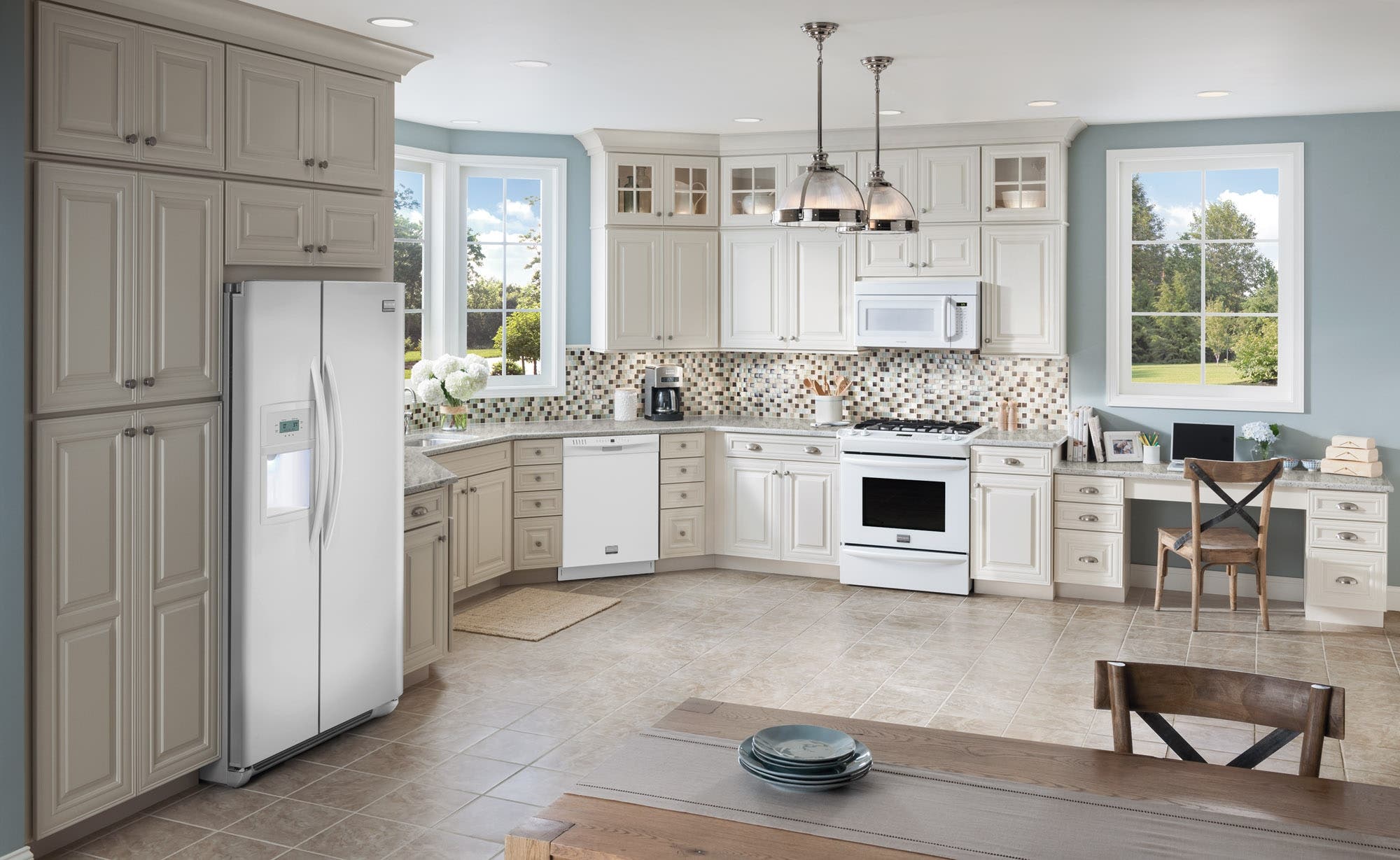 Frigidaire FGMV153CLW White