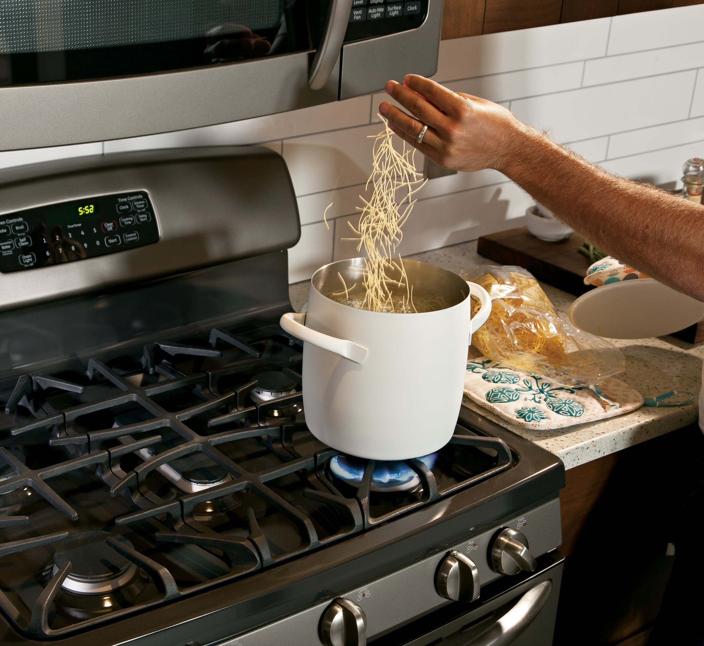 GE JGB600EEDES 30" Freestanding Gas Range