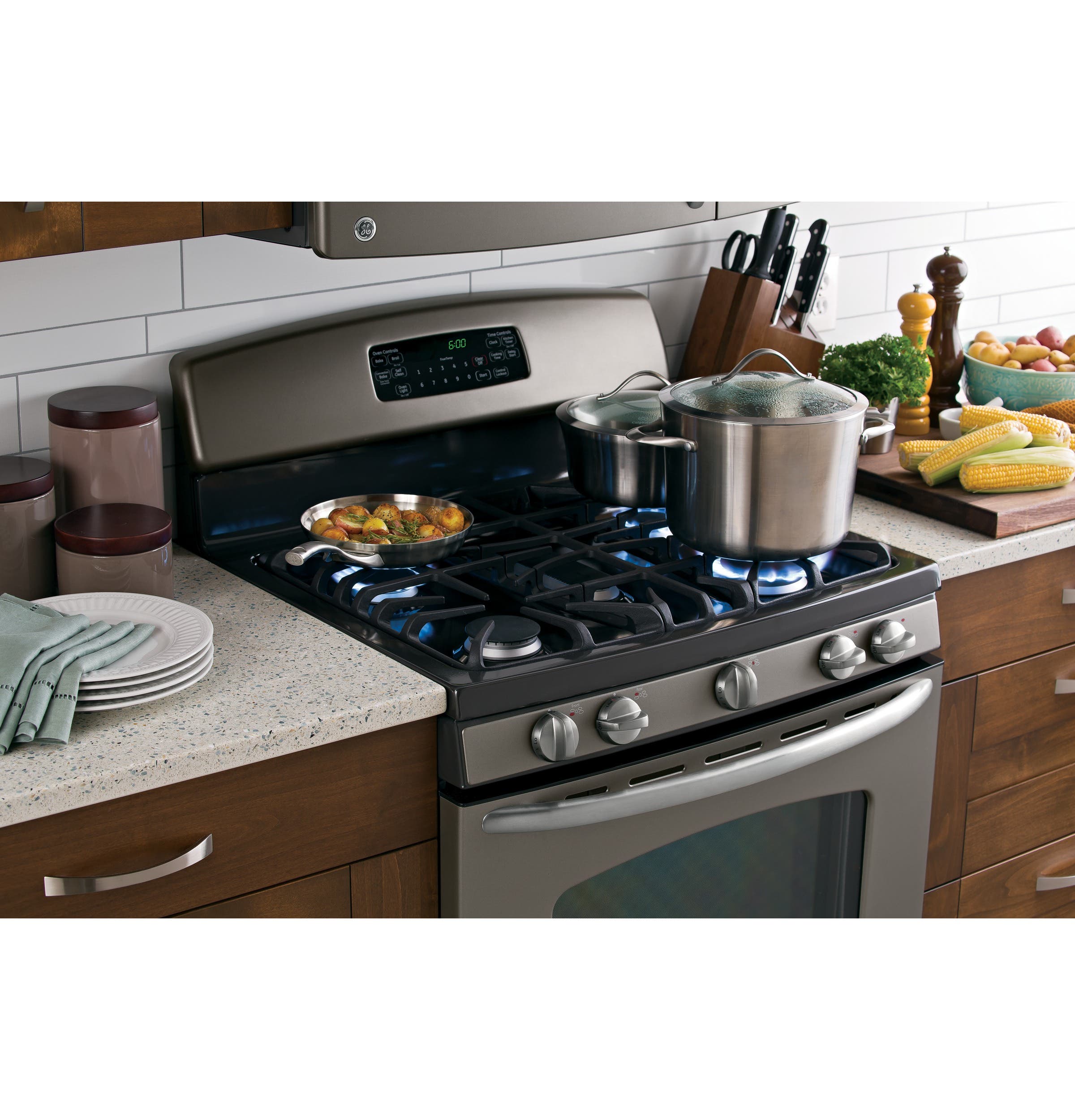 GE JGB600EEDES 30" Freestanding Gas Range