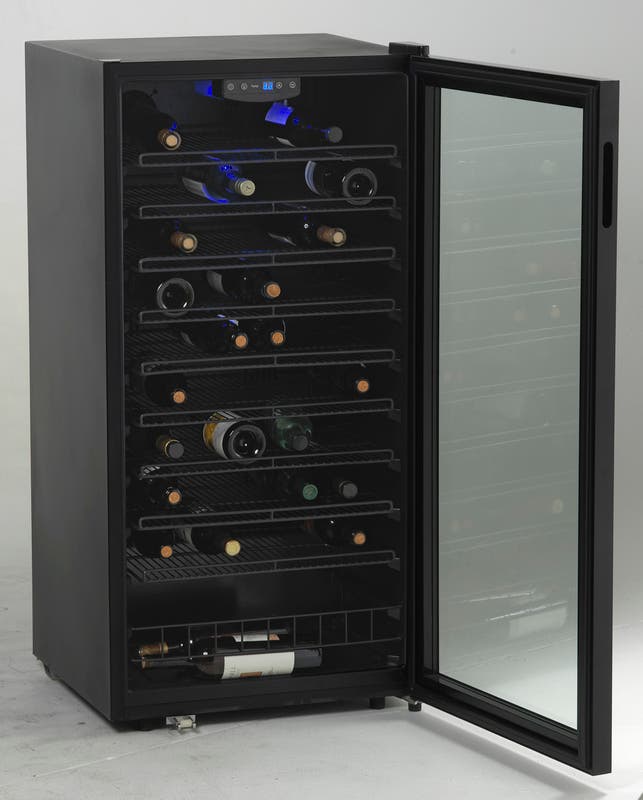 Avanti WC83B Black