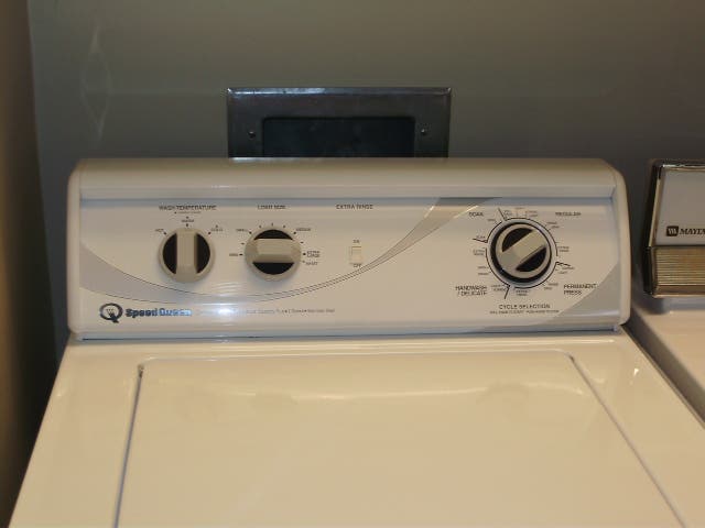 Speed Queen AWN432 White