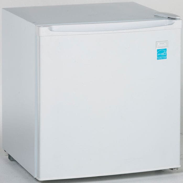 Avanti RM1760W White
