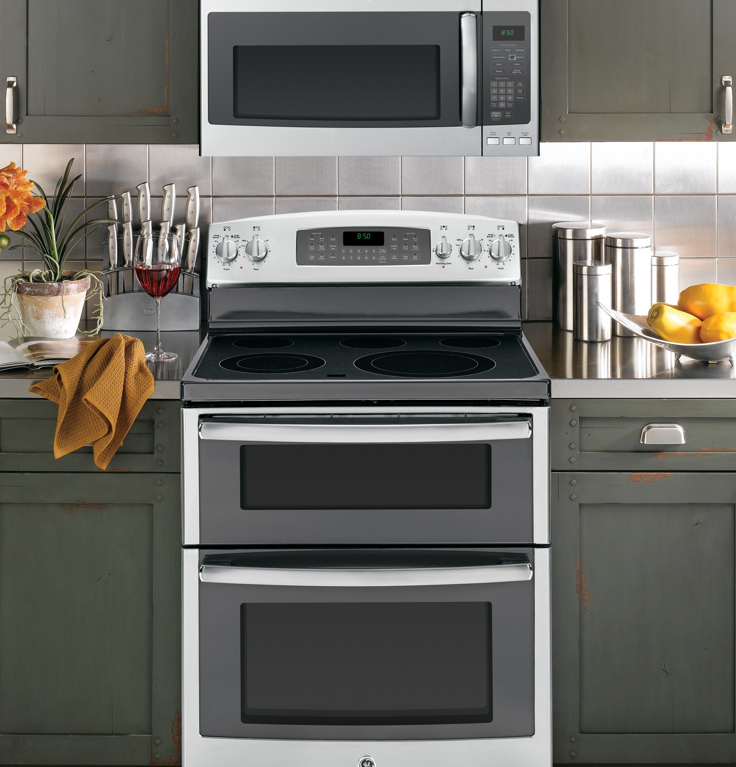 GE Free-Standing Electric Double Oven Range