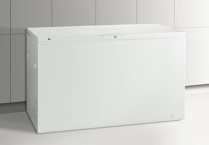 Frigidaire FFCH16M5QW Chest Freezer