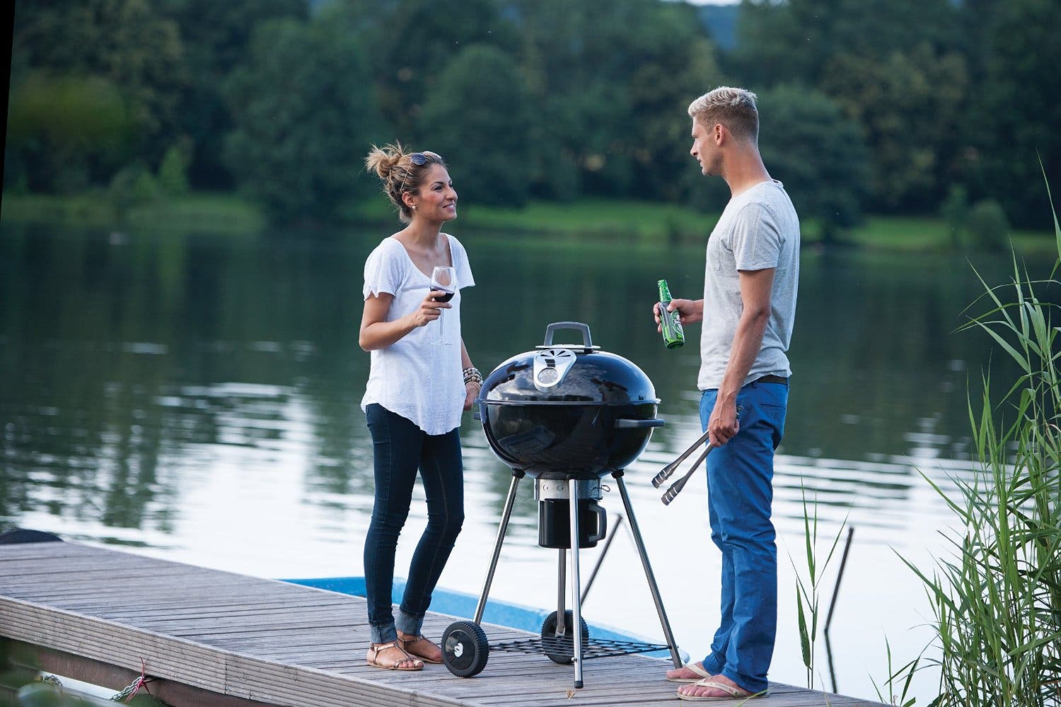 Napoleon PRO22KLEG 23 Inch Portable Charcoal Kettle Grill