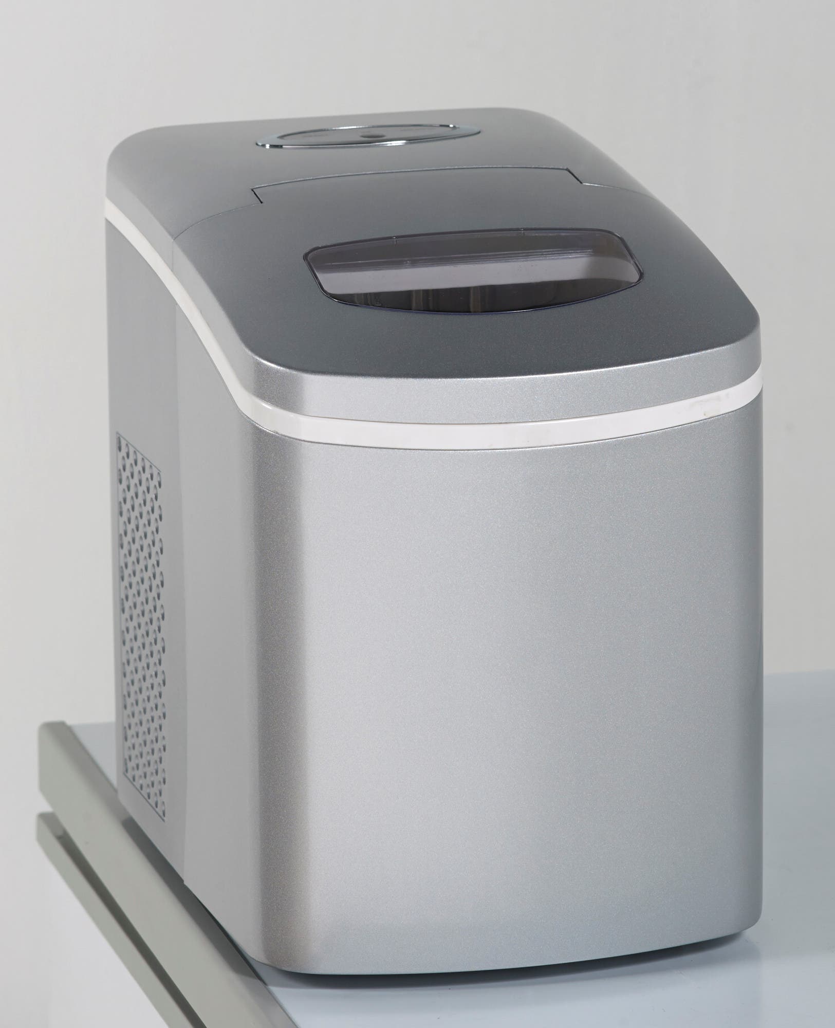Avanti IM12CIS 10 Inch Portable Countertop Ice Maker
