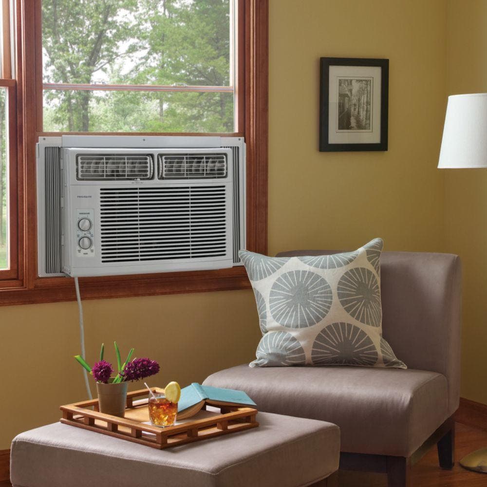 Frigidaire FFRA1211R1 White