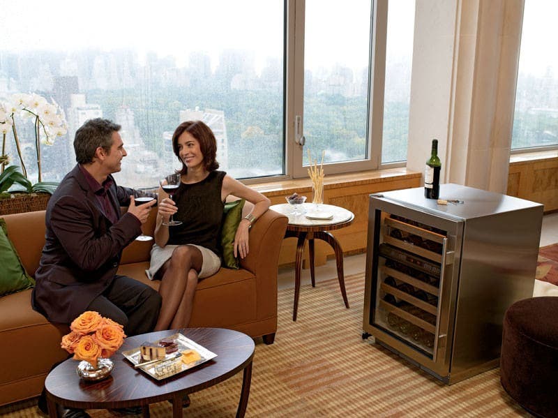 Sub Zero 424FSGTHRH 24 Inch Freestanding Dual Zone Wine Storage