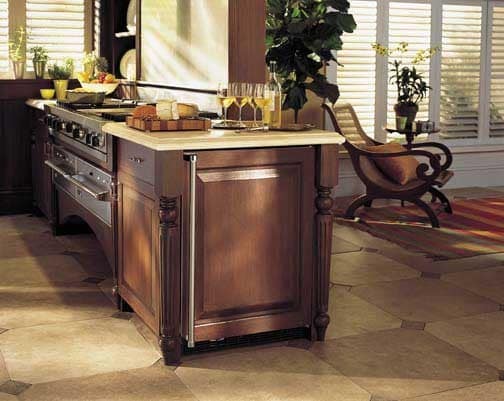 Viking DFRI140D 24'' Freestanding Beverage Center