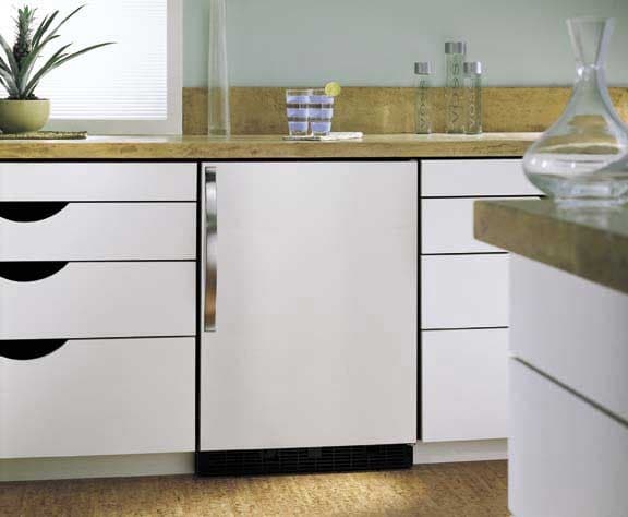 Viking DFRI140D 24'' Freestanding Beverage Center