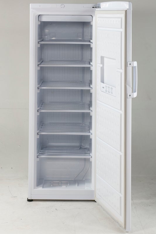Avanti VF93Q0W 9.3 Cu. Ft. Vertical Freezer - White: White