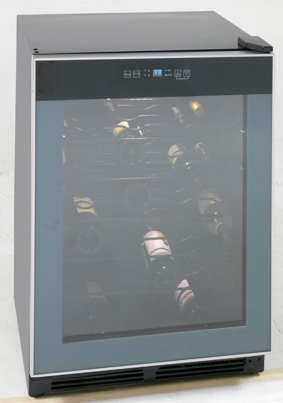 Avanti WC52T3SB Black / Tempered Glass Door