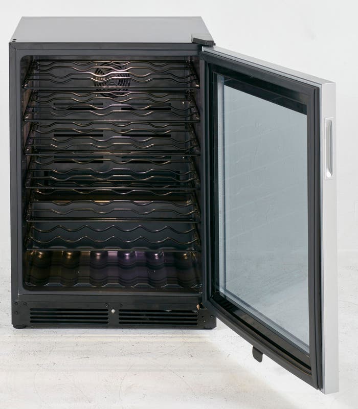 Avanti WC52T3SB Black / Tempered Glass Door