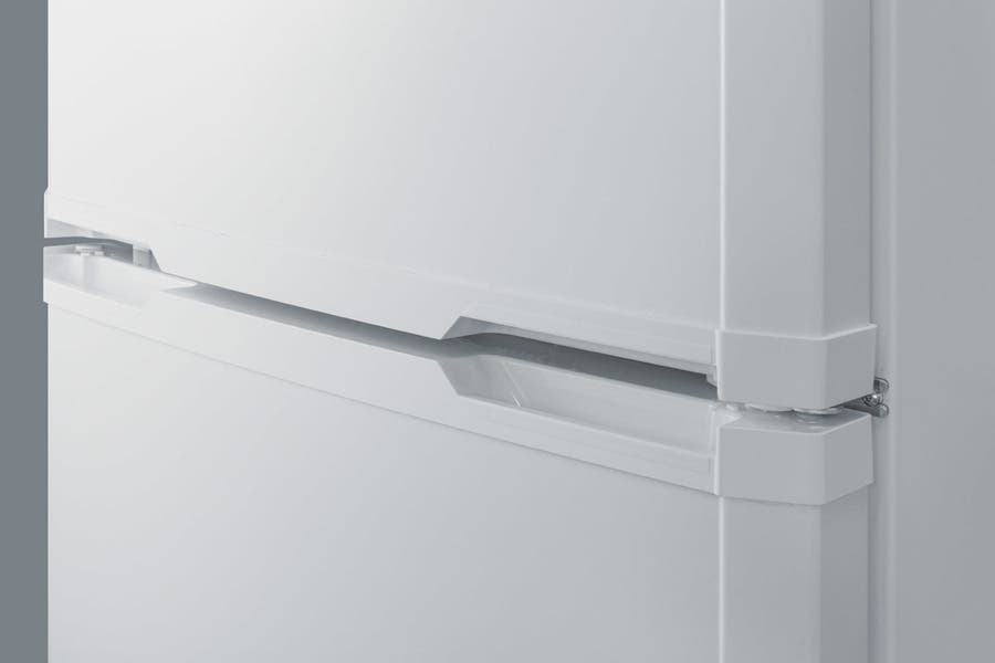 Summit FF1427W White