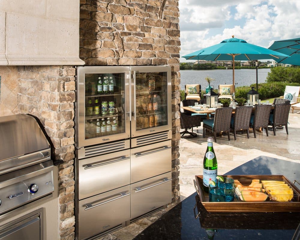 True Residential TUR24LSGB Stainless Glass, Left Hinge