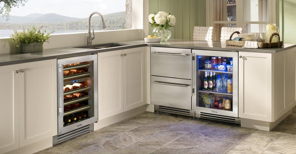 True Residential TWC24LSGB Stainless Glass, Left Hinge, 5 Pullout Wine, 1 Flo...