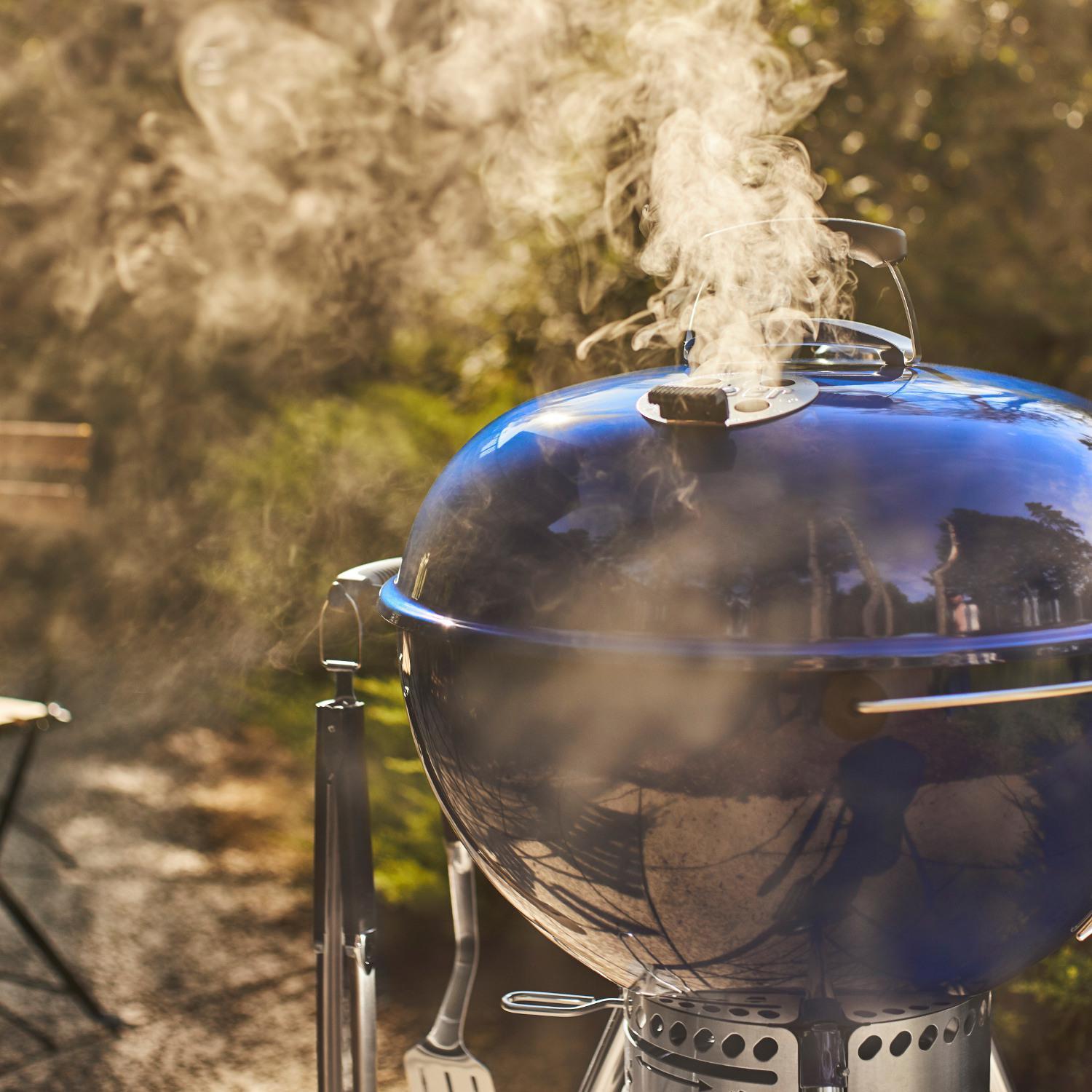 Weber 14516001 Master-Touch 22 Inch Freestanding Charcoal Grill