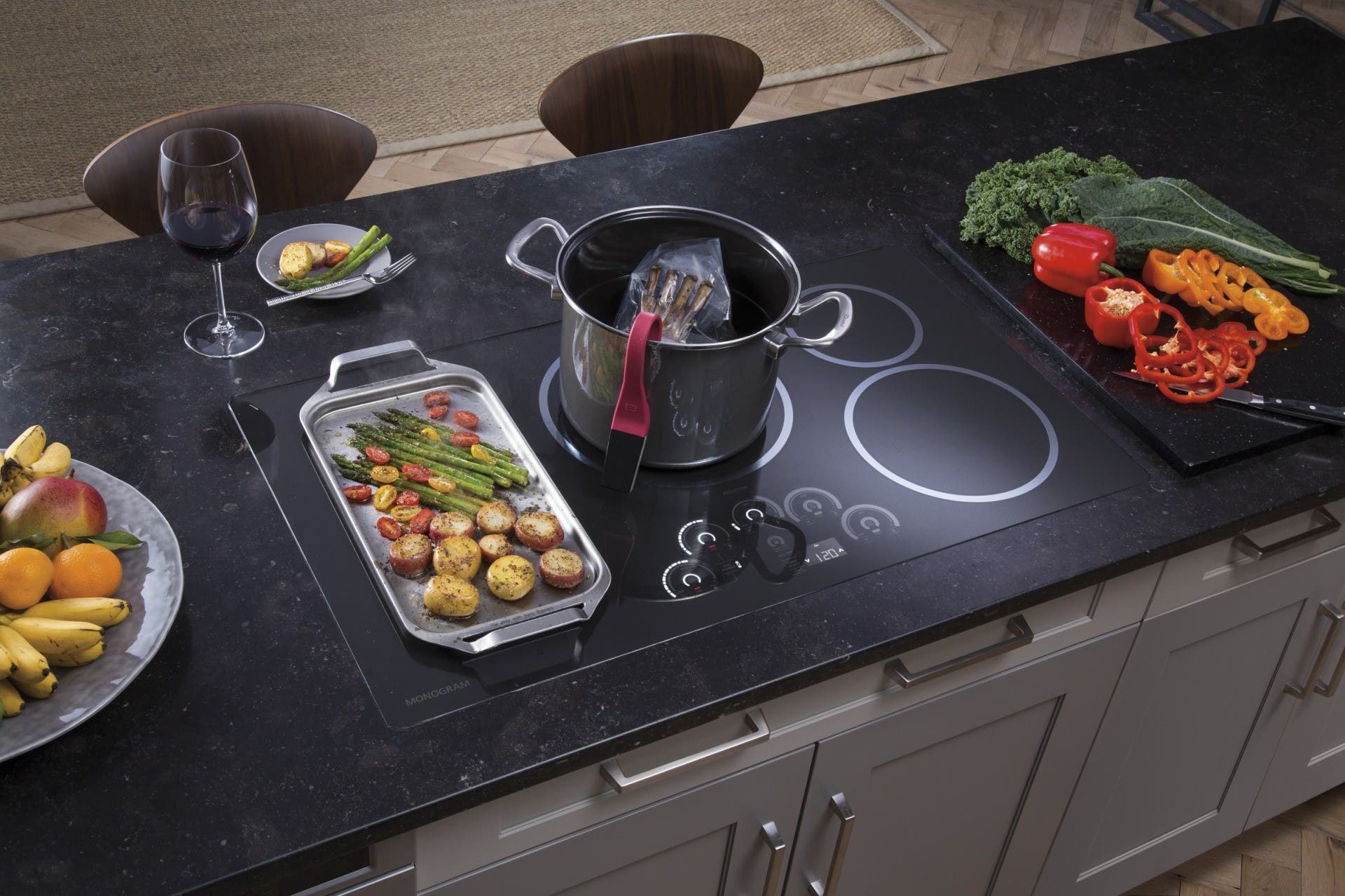 Monogram ZHU36RDJBB Black