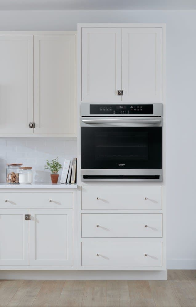 Frigidaire FGEW3069UF Stainless Steel, Single Oven