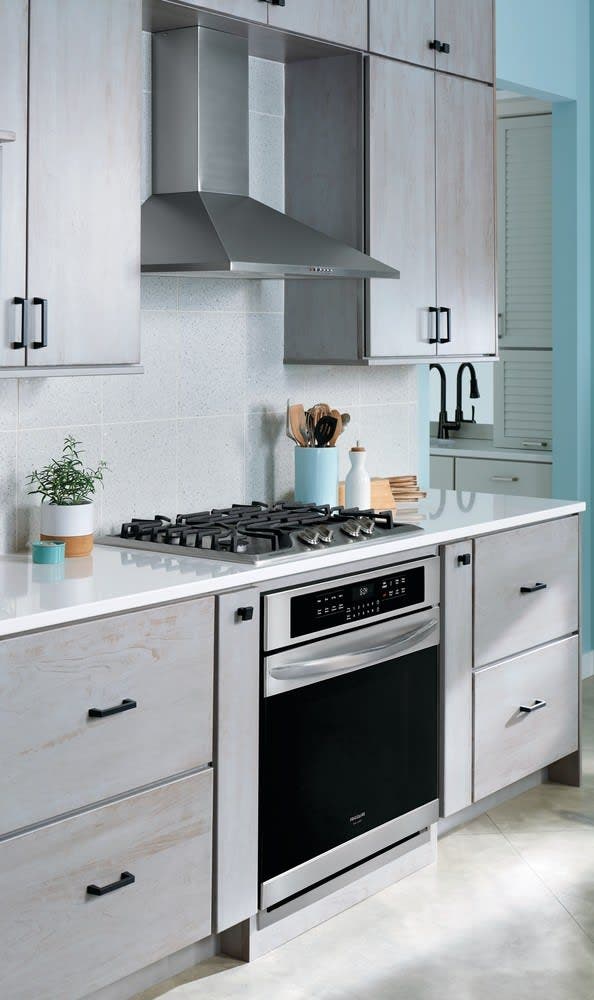 Frigidaire FGEW3069UF Stainless Steel, Single Oven