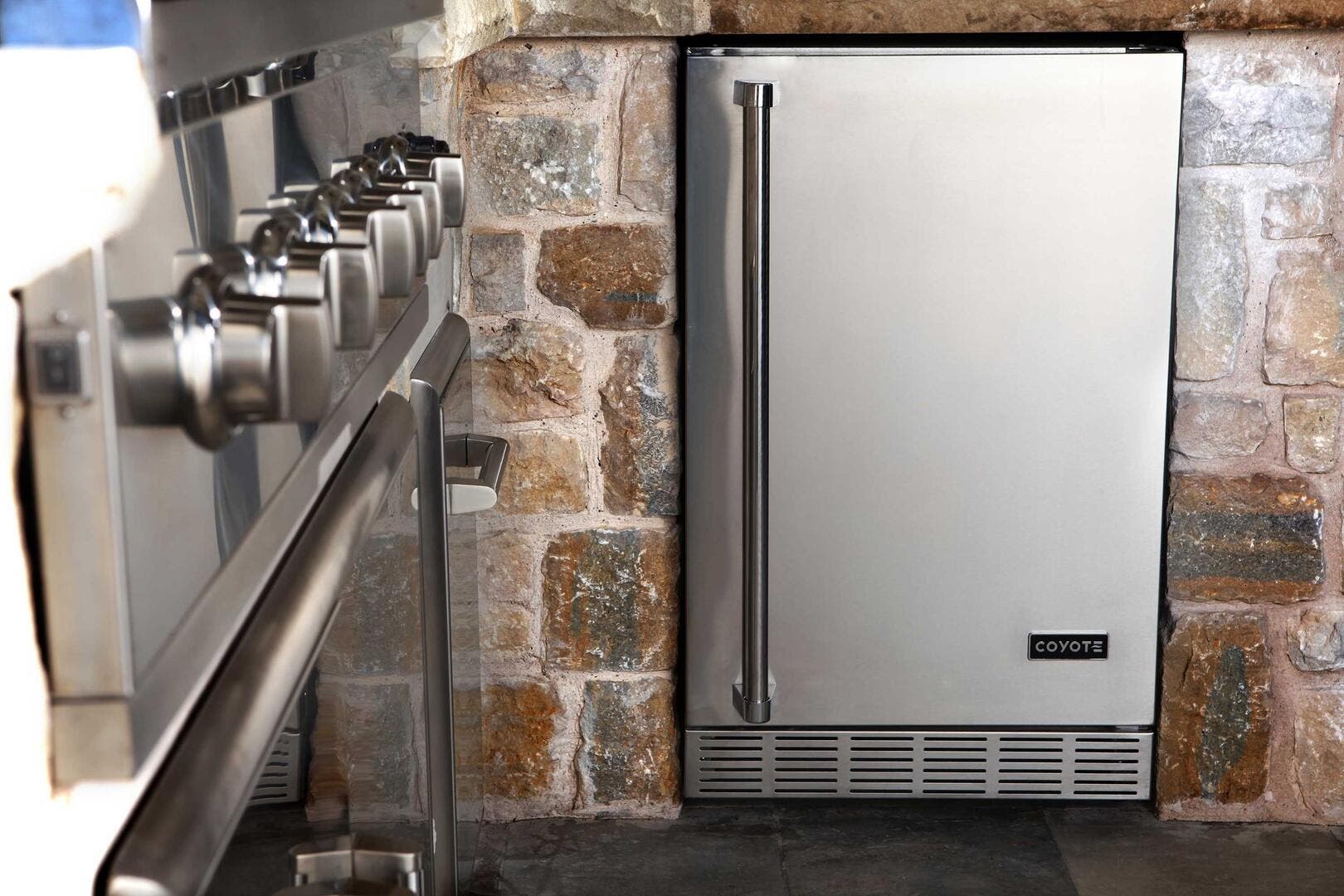 Coyote C1BIR24R Stainless Steel, Right Hinge Door Swing