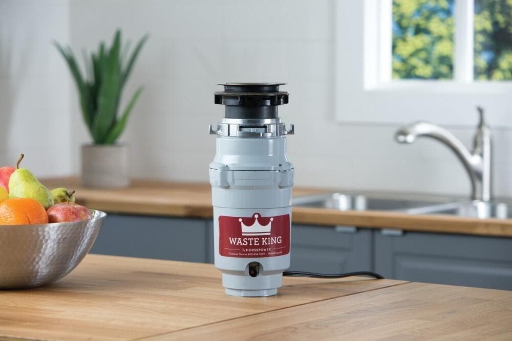 Waste King L111 White