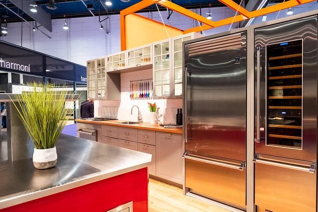 Hestan KRWL24 Steeletto, Left Hinge
