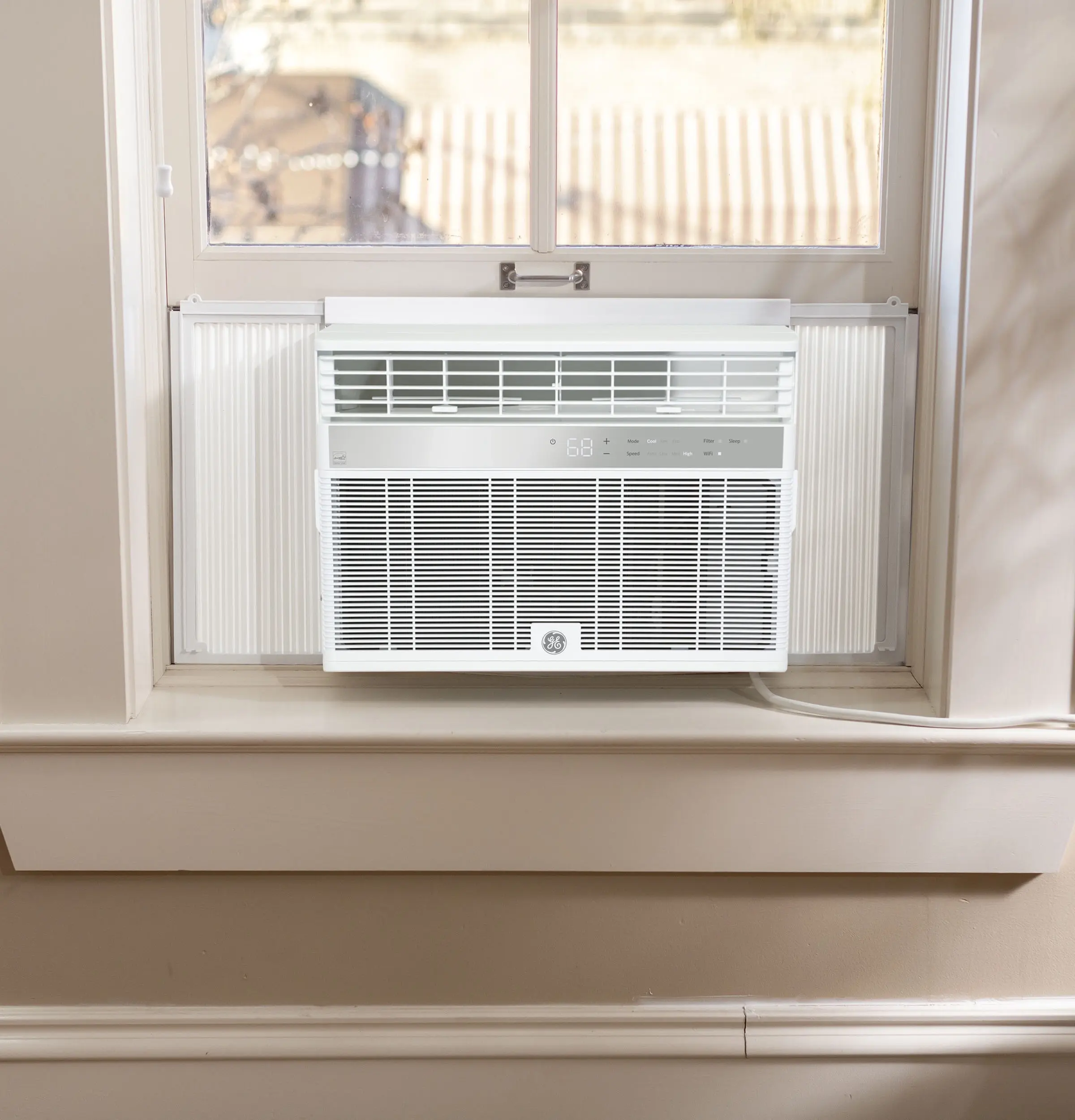 GE AHY12LZ White, 12000 BTU