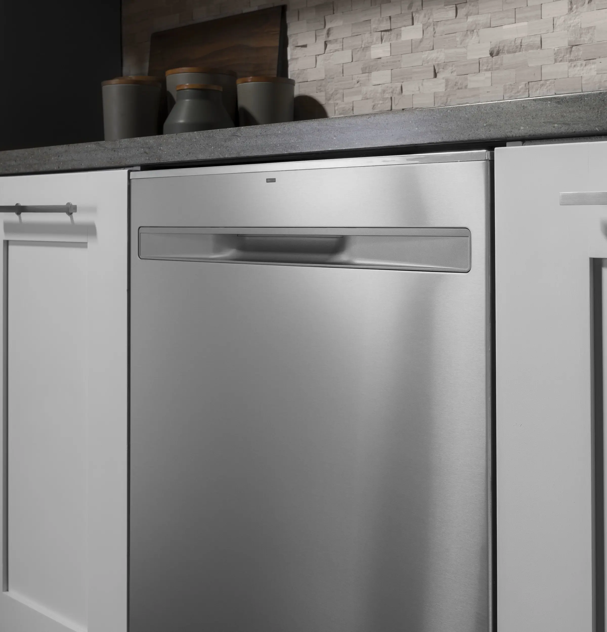 GE GDP645SYNFS Fingerprint Resistant, Stainless Steel