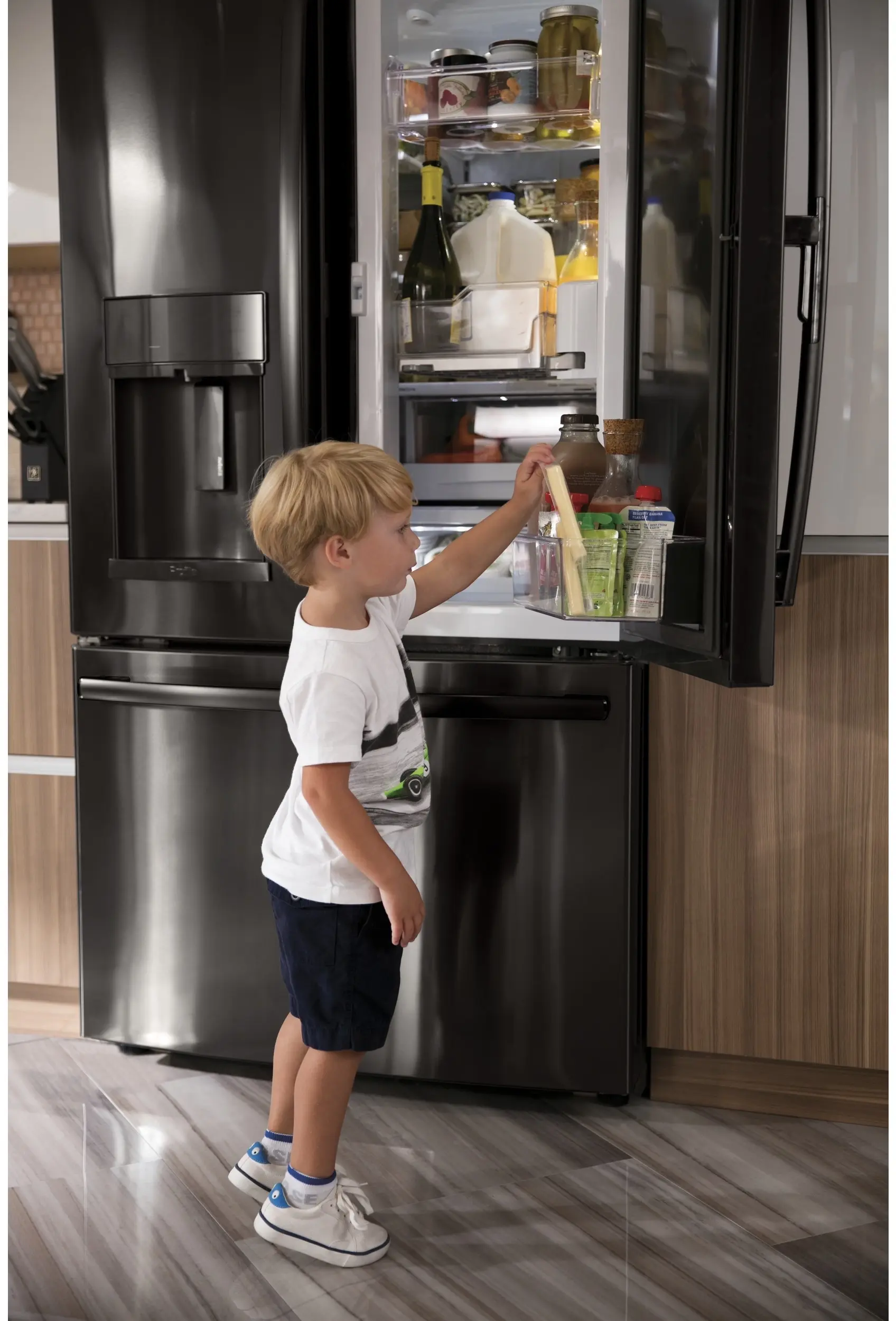 GE PFD28KBLTS Fingerprint Resistant, Black Stainless