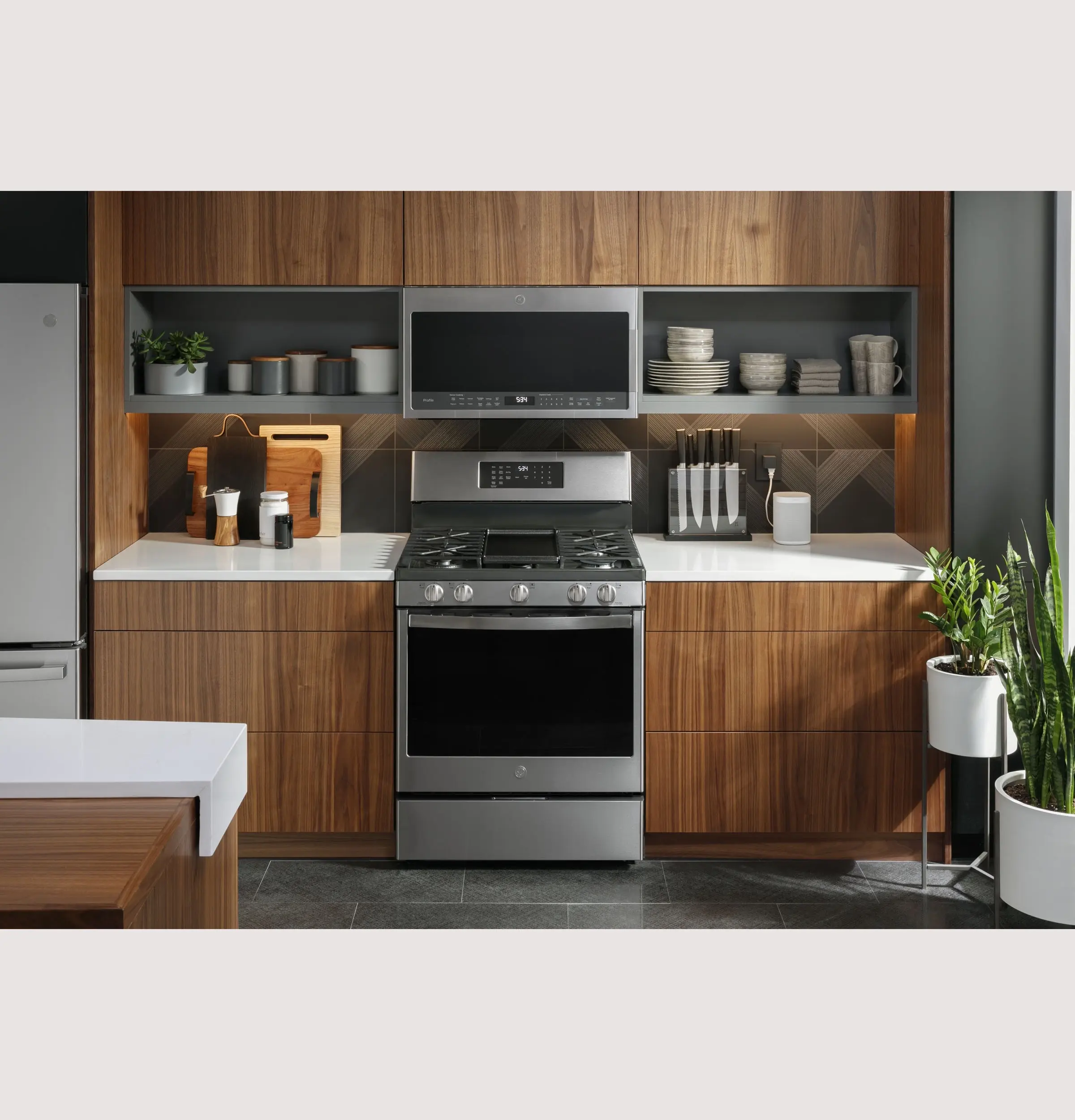 GE PGB935BPTS Fingerprint Resistant, Black Stainless