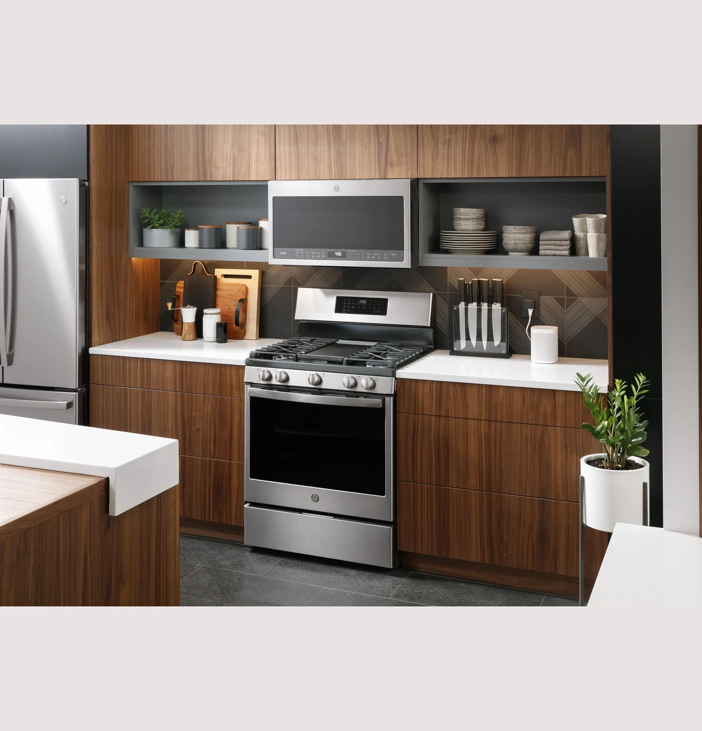 GE PGB935BPTS Fingerprint Resistant, Black Stainless