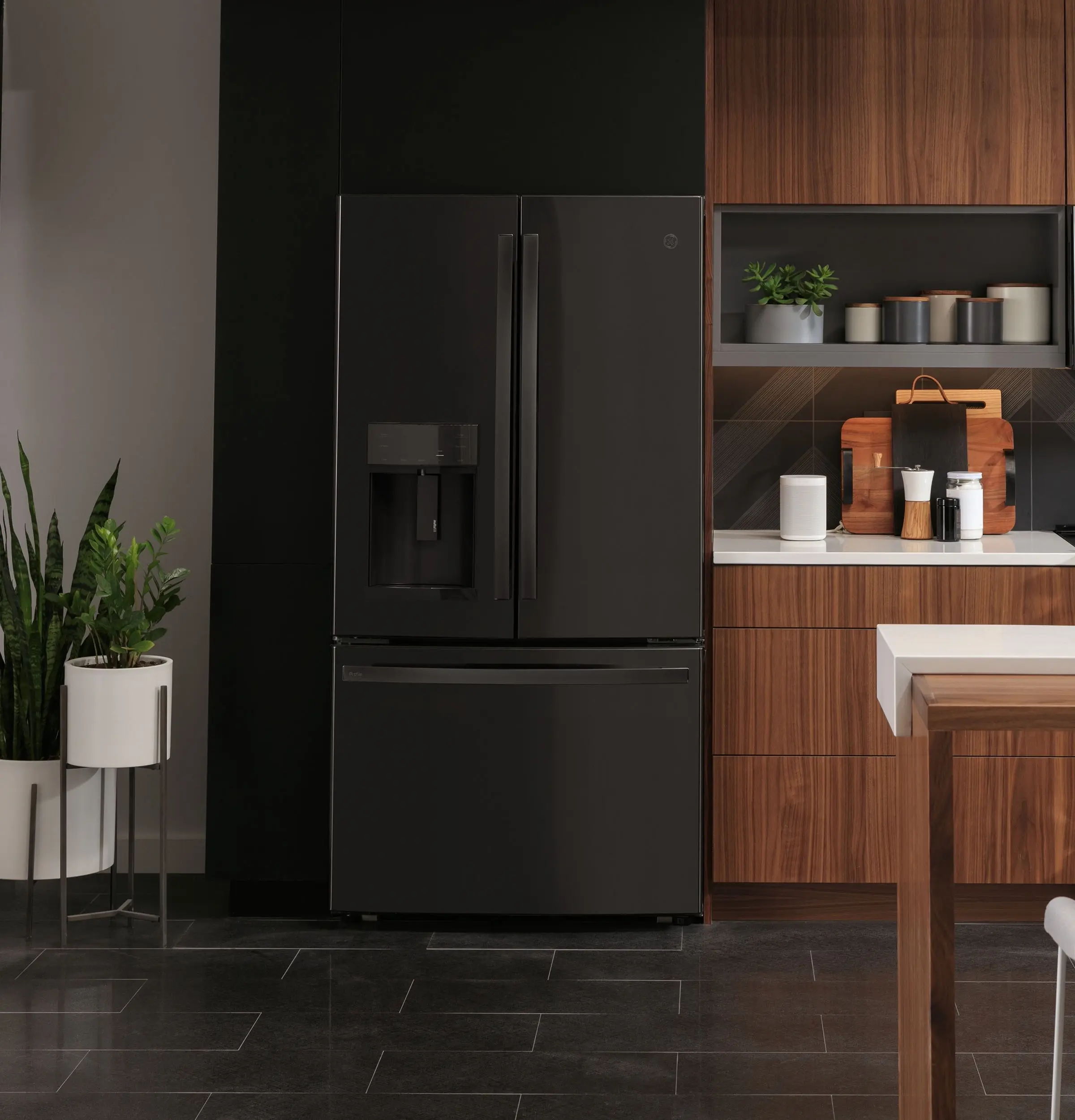GE PYD22KBLTS Fingerprint Resistant, Black Stainless