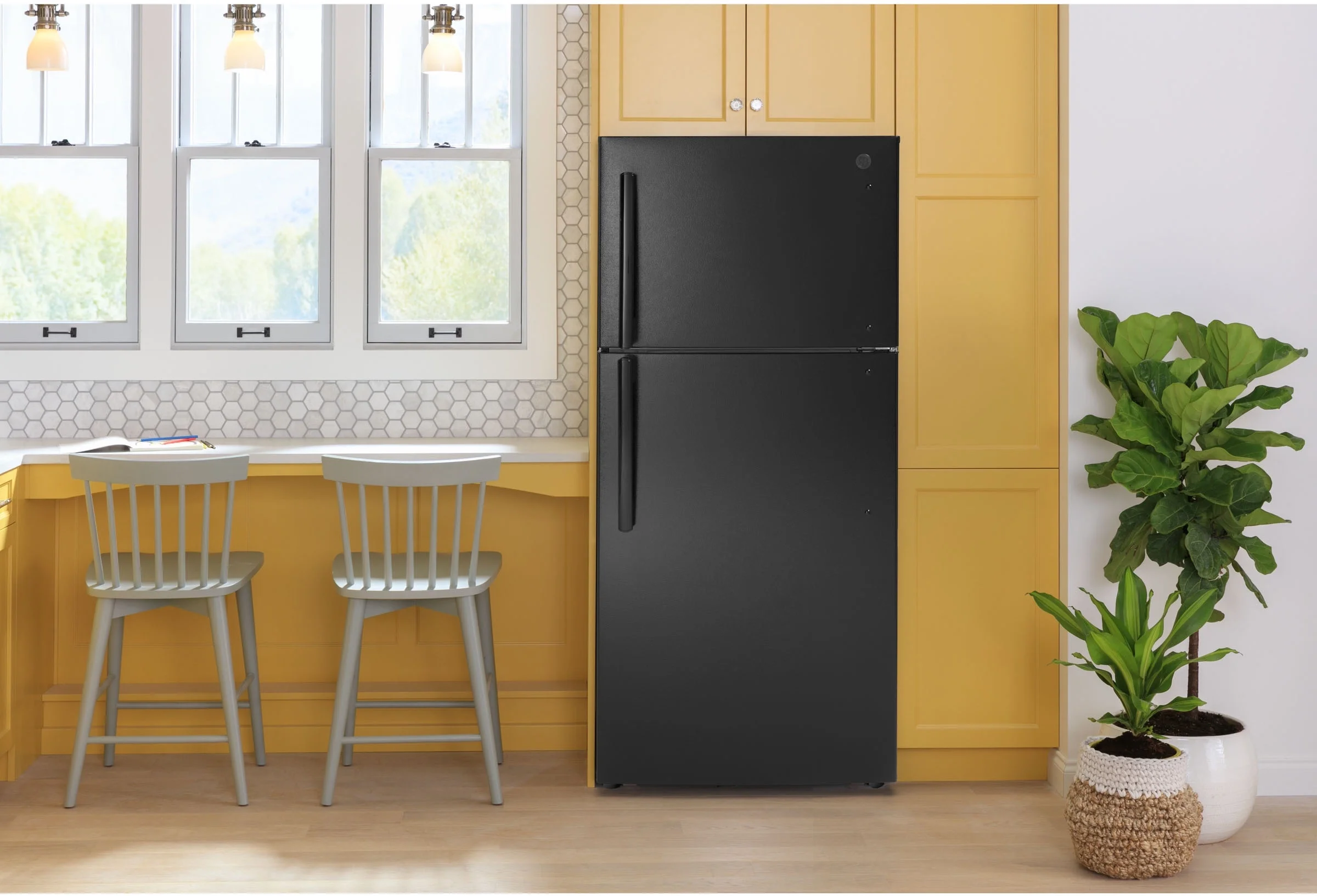 GE Top-Freezer Refrigerator - Thumbnail 3
