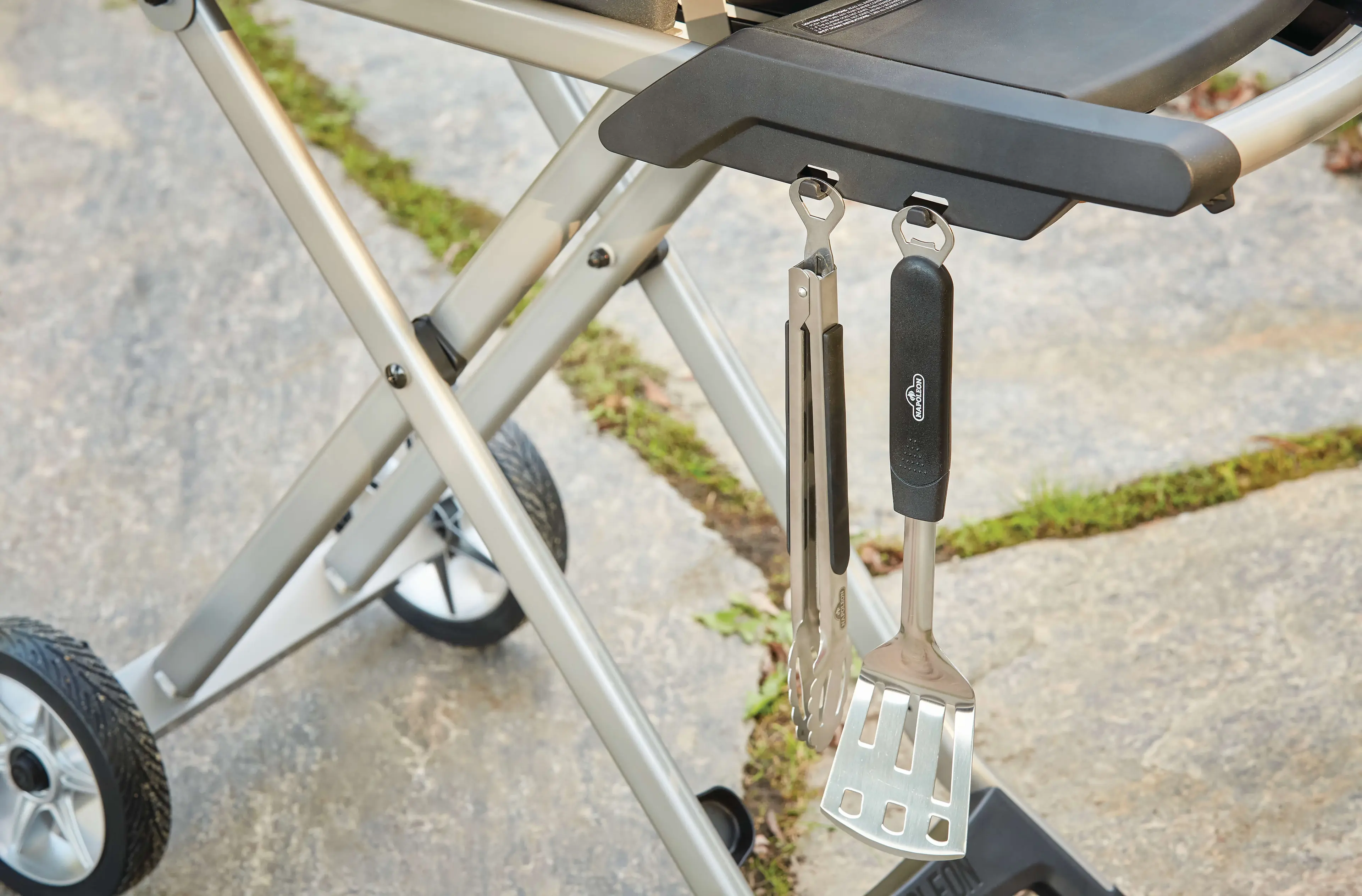 Napoleon PRO285XBK Black, 45 Inch, Scissor Cart