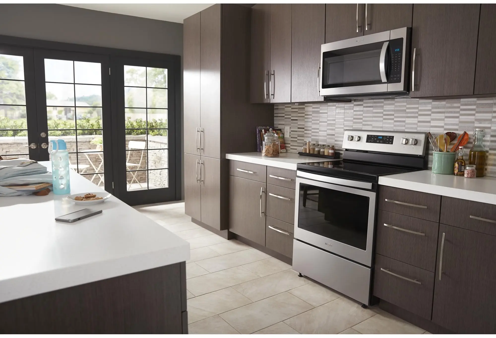 Whirlpool WFE525S0HS Black on Stainless Steel