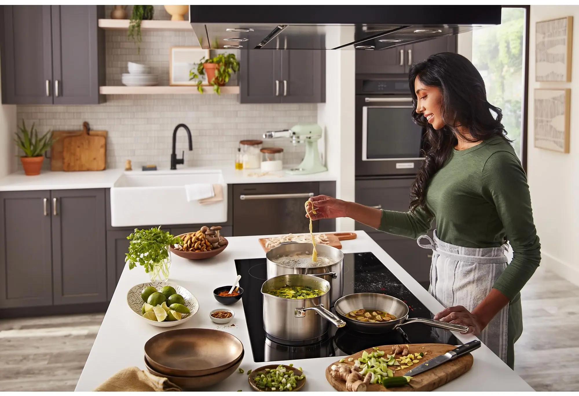 KitchenAid KVIB606DBS Black Stainless Steel, Print Shield, 36 Inch