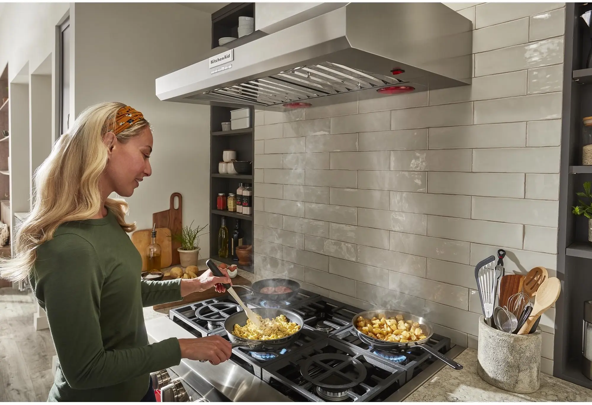 KitchenAid KVWC956KSS Commercial-Style Wall-Mount Canopy Range