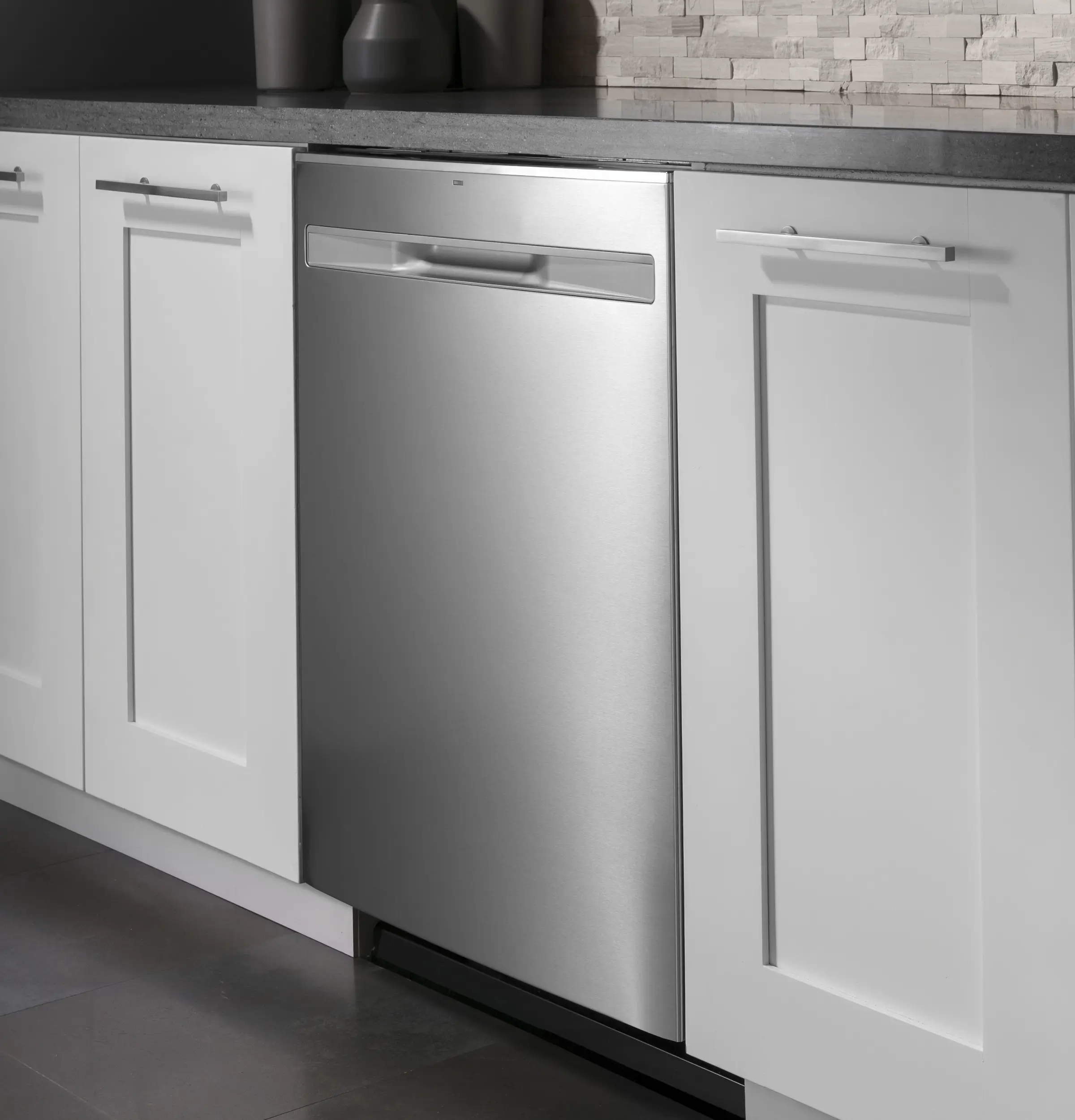 GE GDP645SYNFS Fingerprint Resistant, Stainless Steel