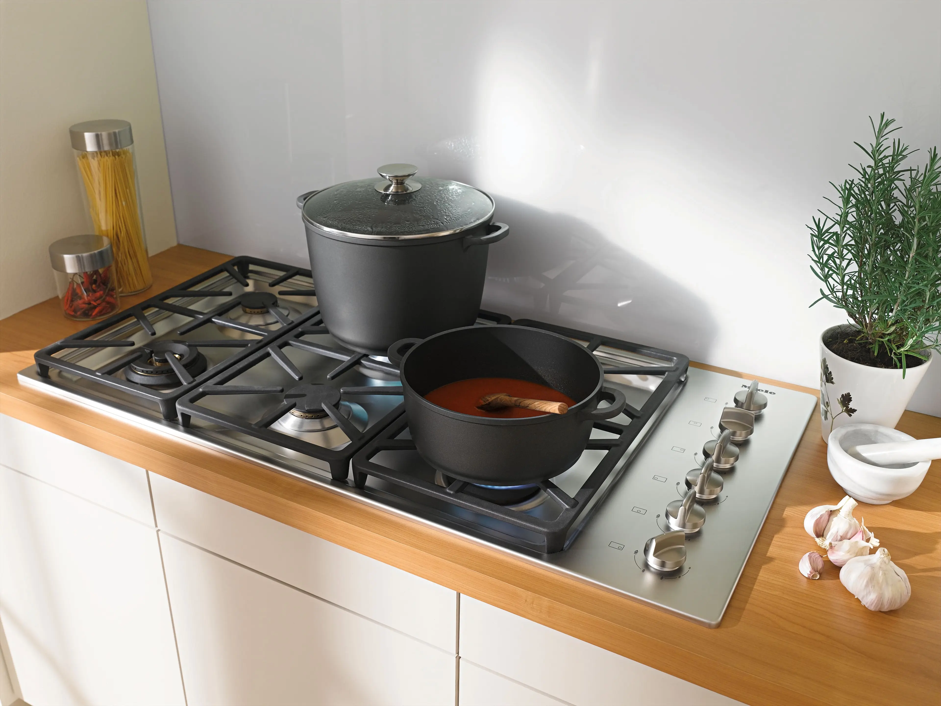 Miele KM3484G Stainless Steel, Hexa Grate Design and Natural Gas