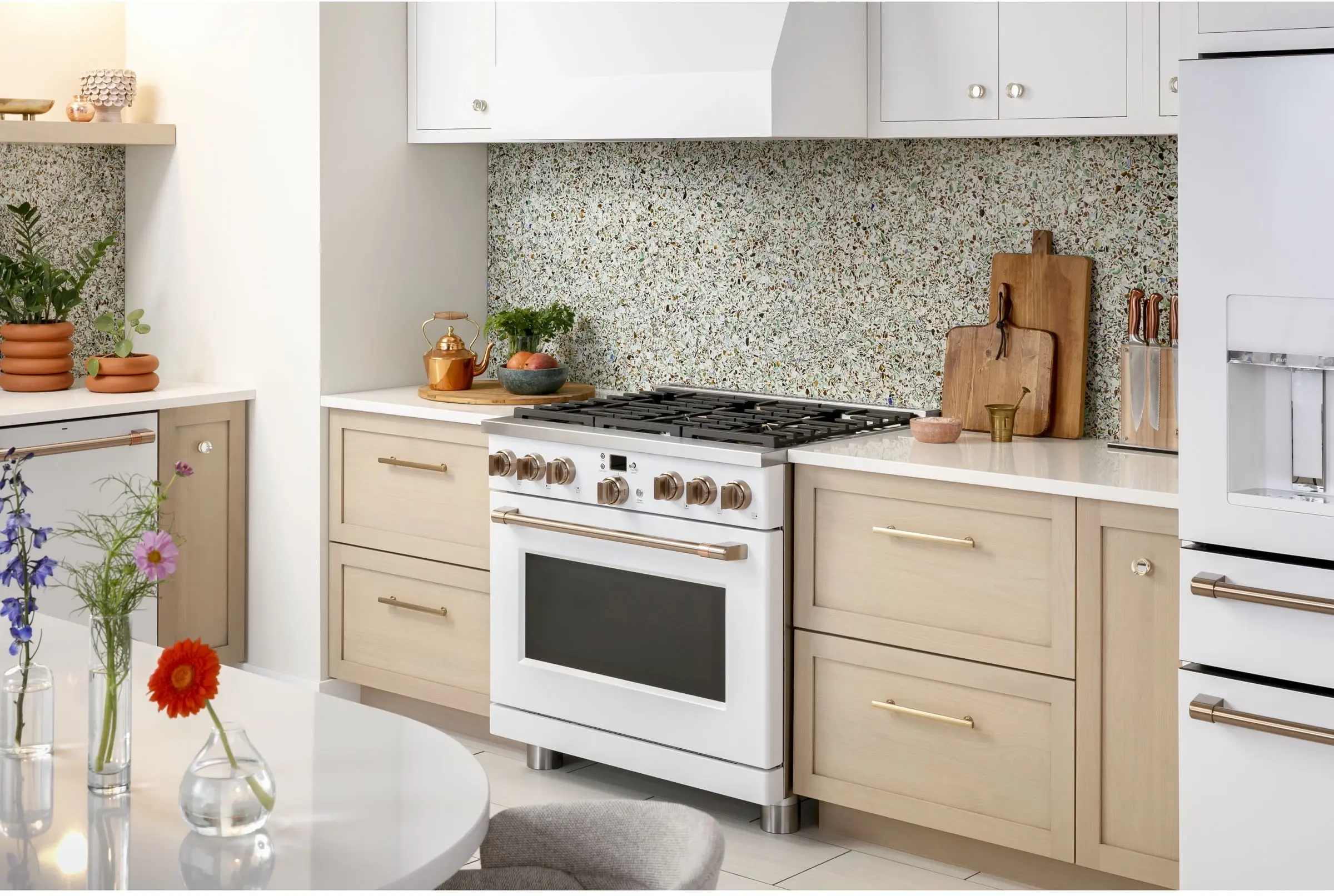 Cafe CGY366P4TW2 Matte White with Brushed Bronze