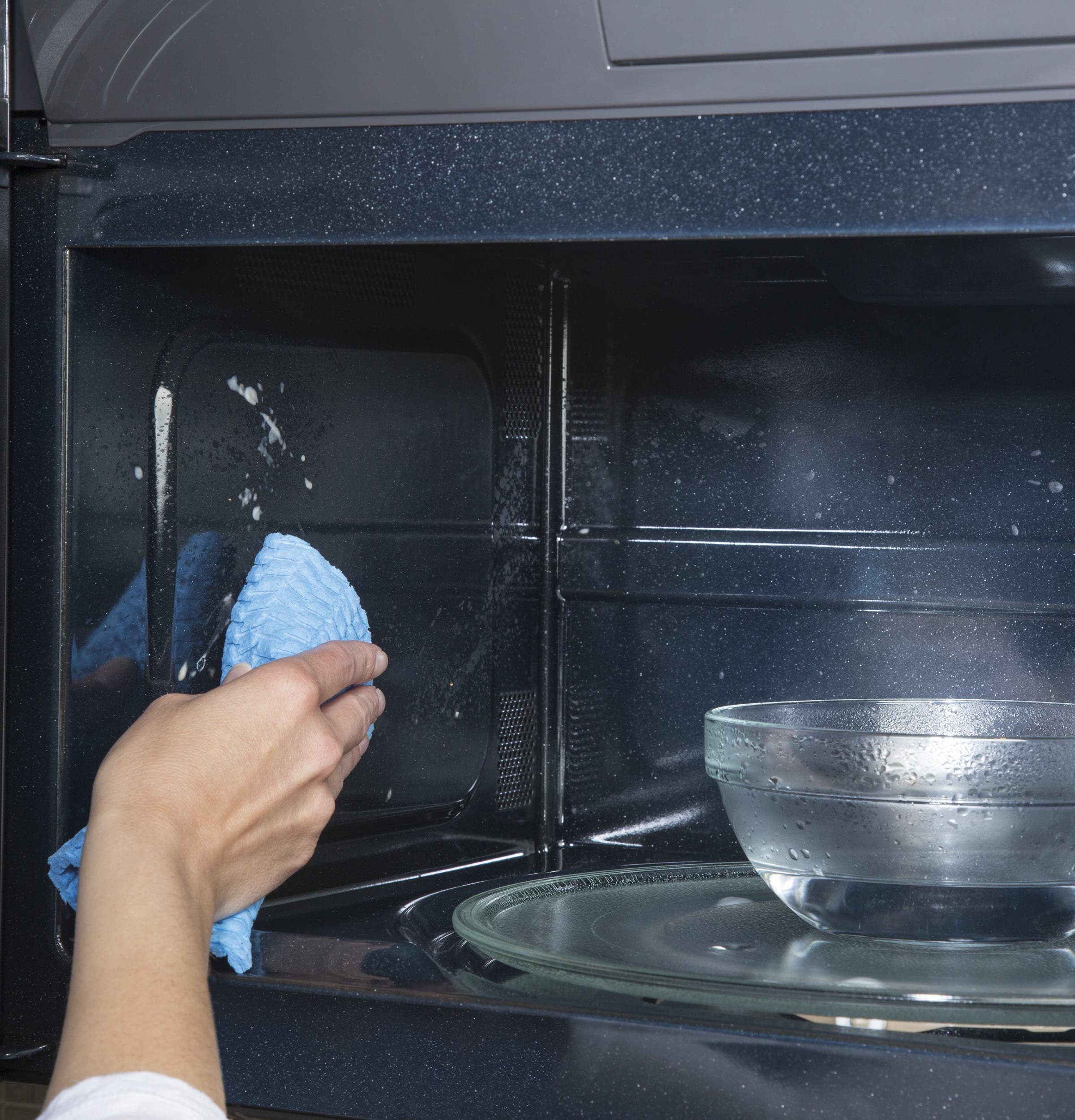 GE JNM7196BLTS Fingerprint Resistant, Black Stainless