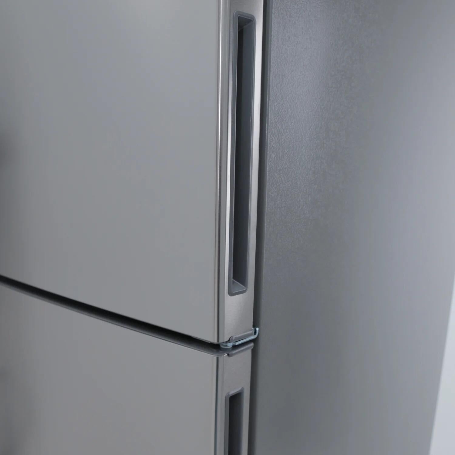 Avanti FF18D3S4 28 Inch, 18.0 Cu. Ft. Freestanding Top Freezer
